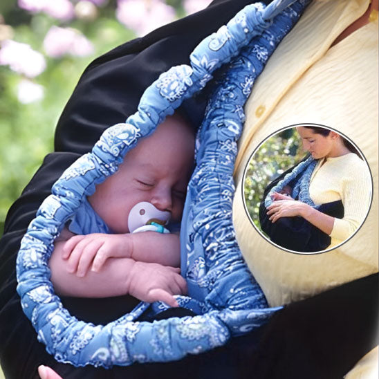 bebe qui fait dodo dans echarpe de portage sur maman